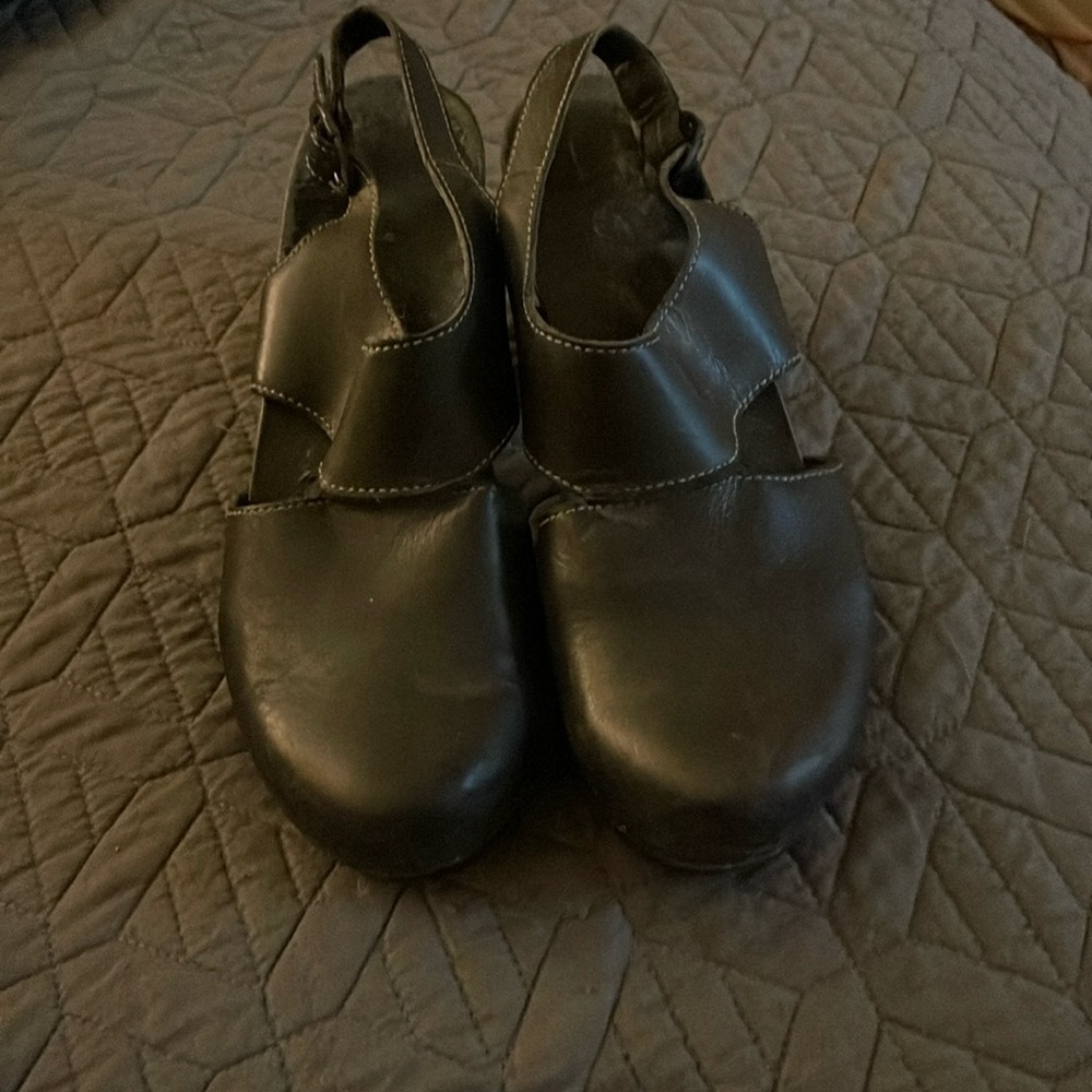 Dansko Heeled Black Closed Toe Shoes